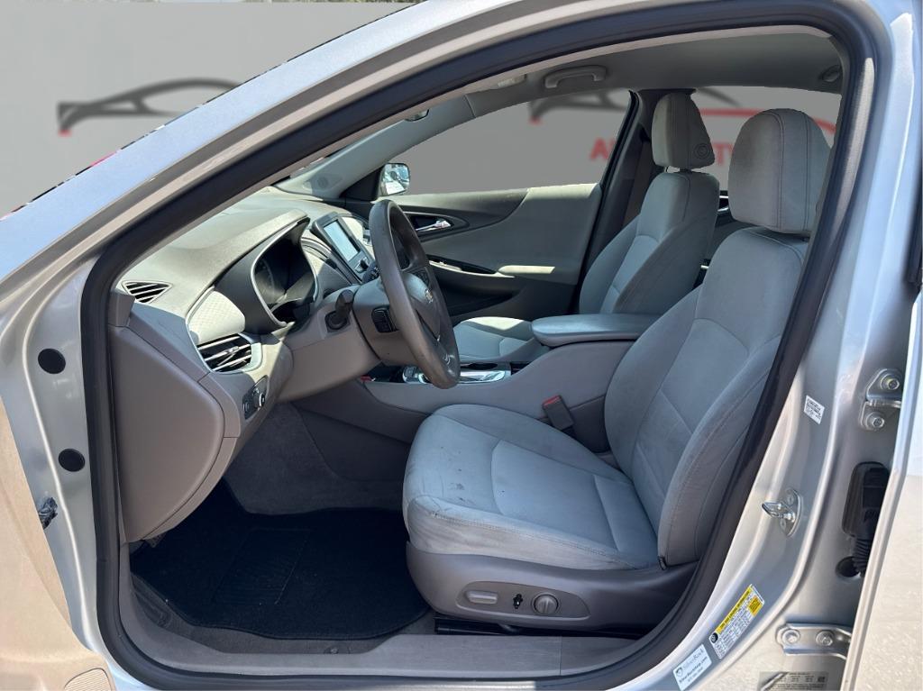 2017 Chevrolet Malibu - $8,900