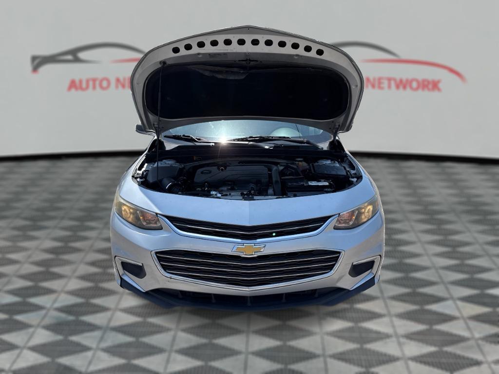2017 Chevrolet Malibu - $8,900