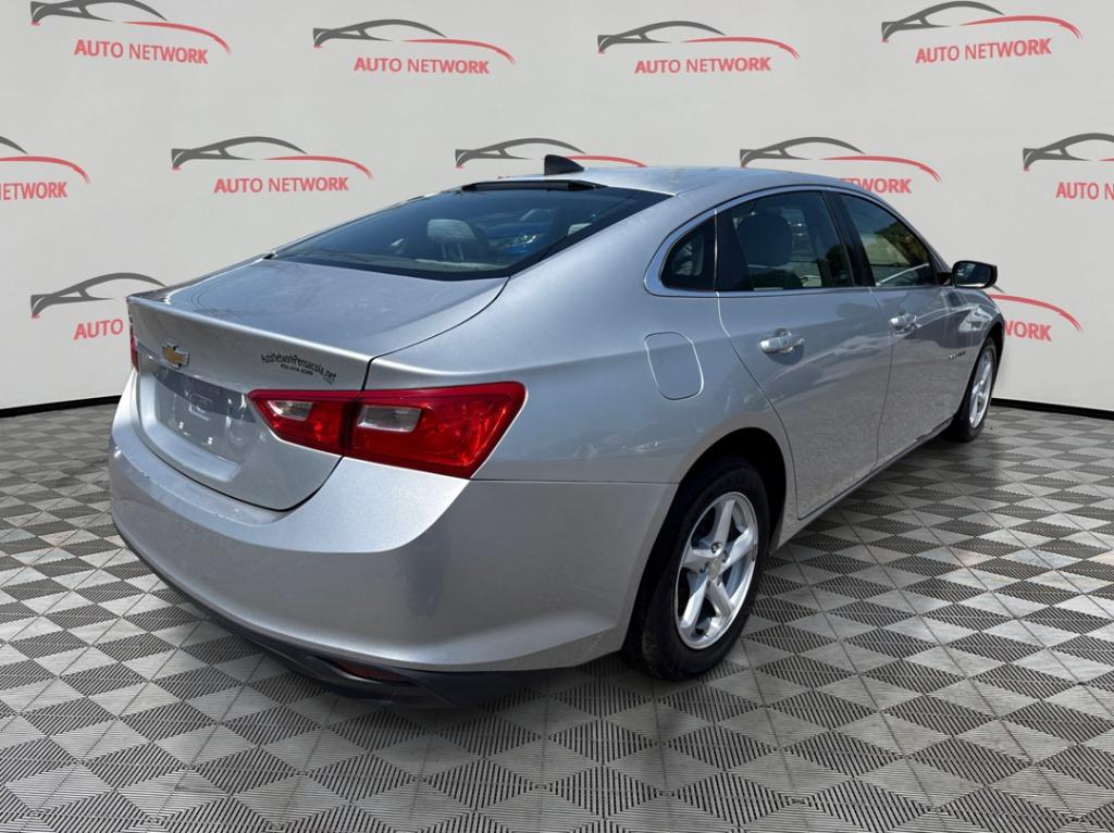 2017 Chevrolet Malibu - $8,900