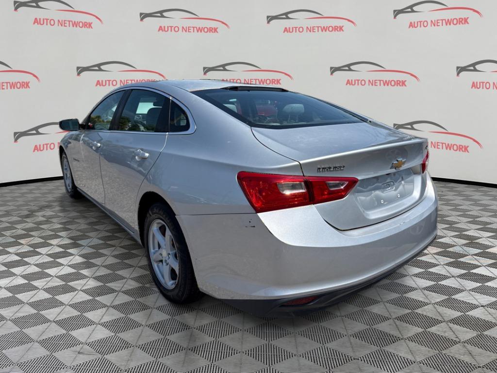 2017 Chevrolet Malibu - $8,900