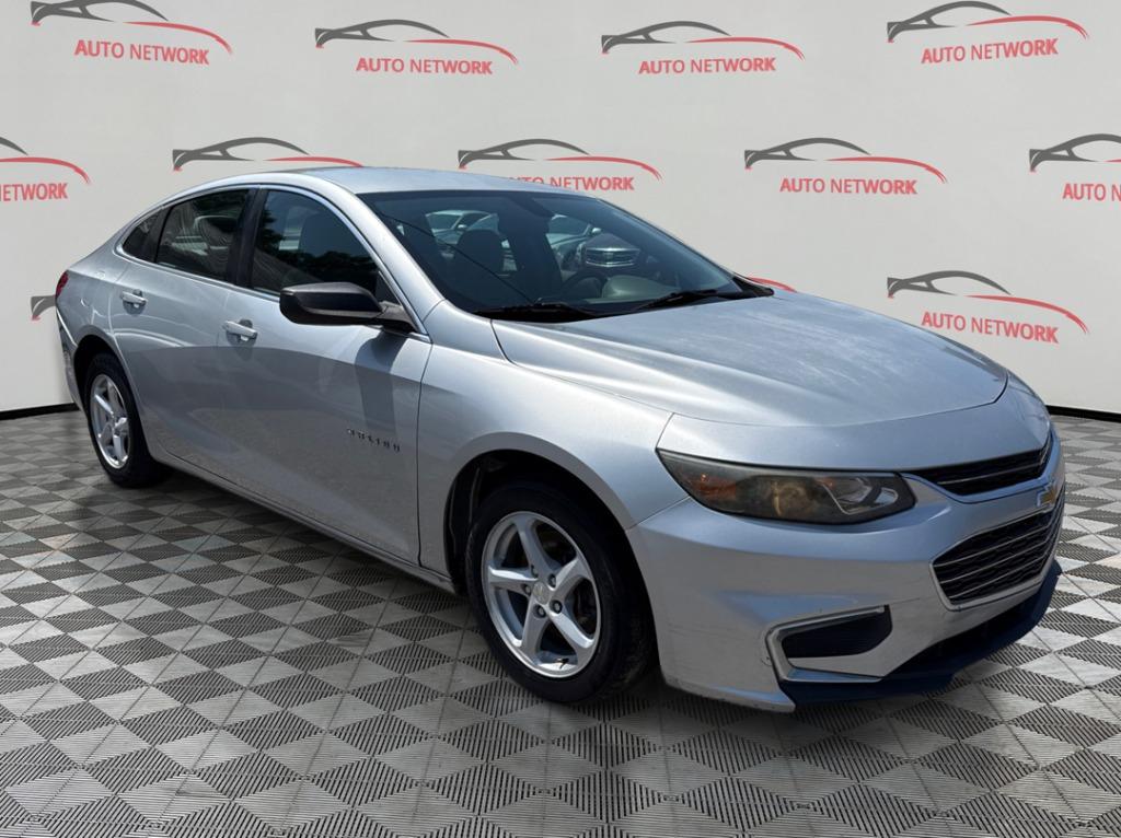 2017 Chevrolet Malibu - $8,900