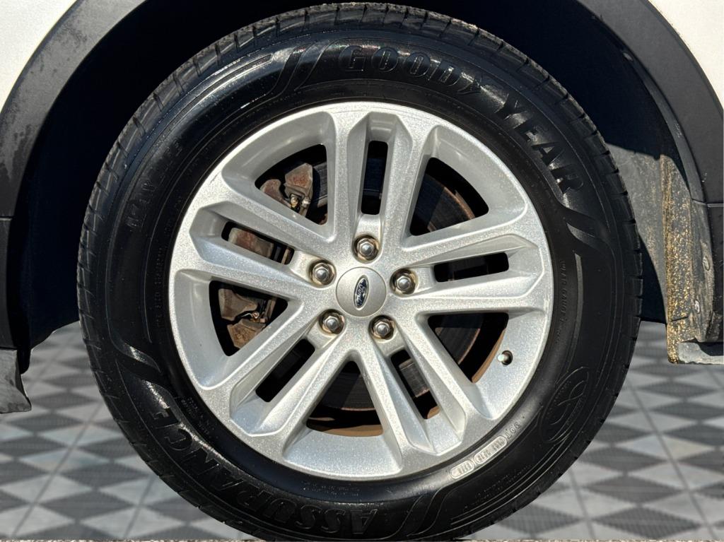 2013 Ford Explorer - $8,900