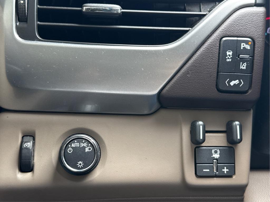 2015 Chevrolet Suburban - $11,900