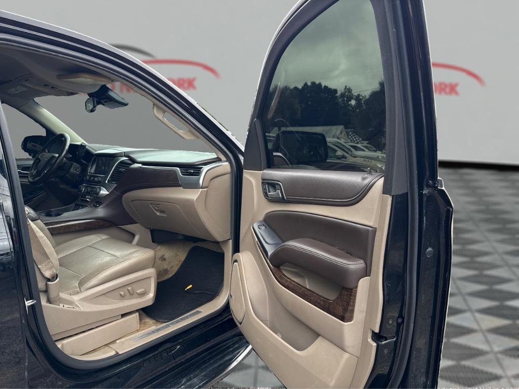 2015 Chevrolet Suburban - $11,900
