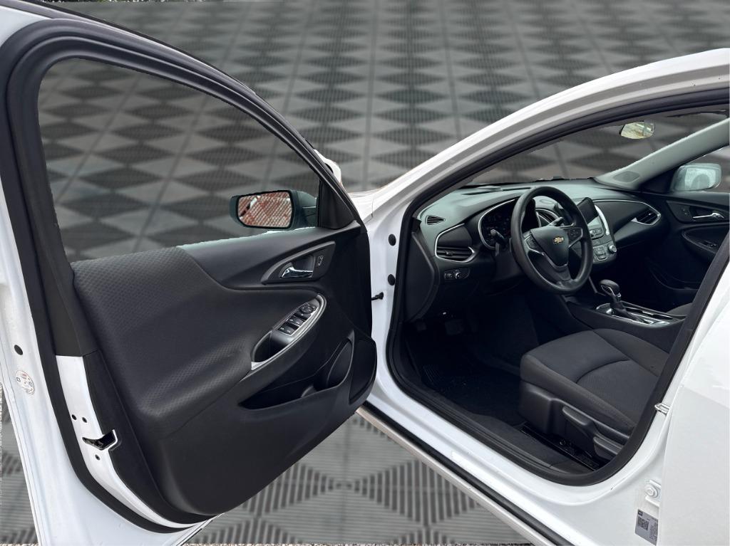 2022 Chevrolet Malibu - $12,900