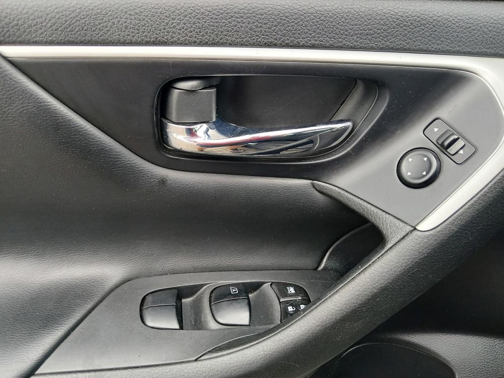 2017 Nissan Altima - $12,995