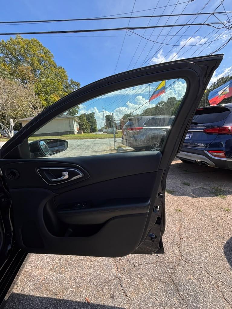 2015 Chrysler 200