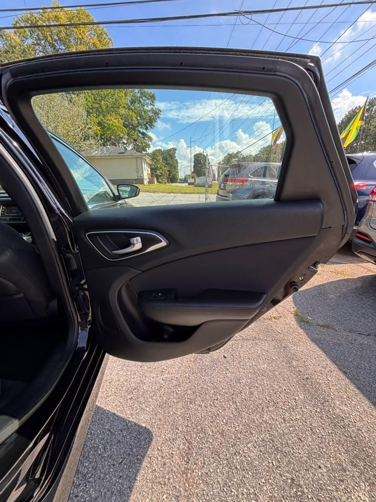 2015 Chrysler 200