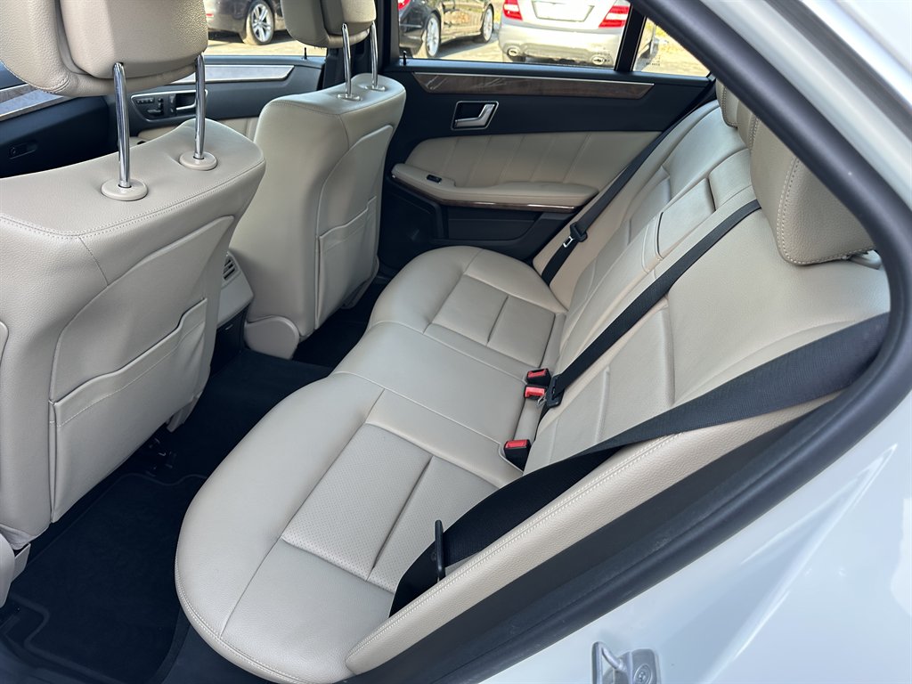 2012 Mercedes-Benz E-Class E350 Luxury photo