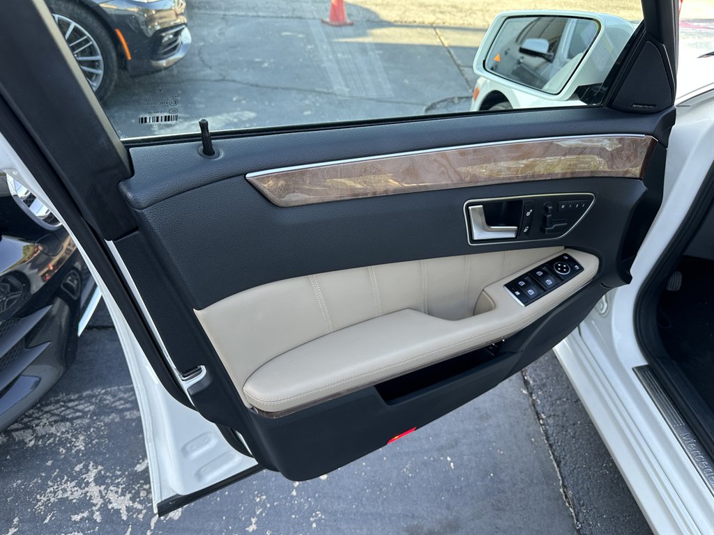 2012 Mercedes-Benz E-Class E350 Luxury photo