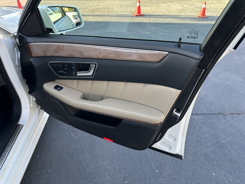 2012 Mercedes-Benz E-Class E350 Luxury photo