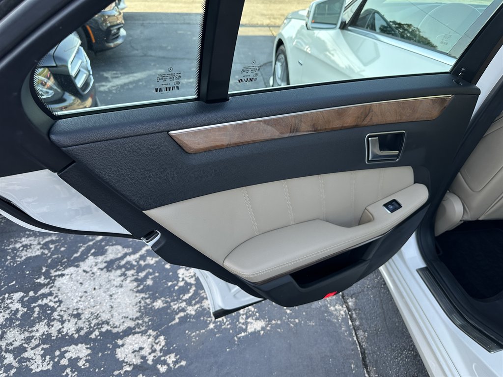 2012 Mercedes-Benz E-Class E350 Luxury photo