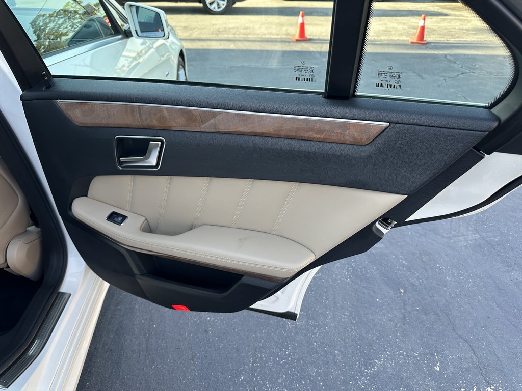 2012 Mercedes-Benz E-Class E350 Luxury photo