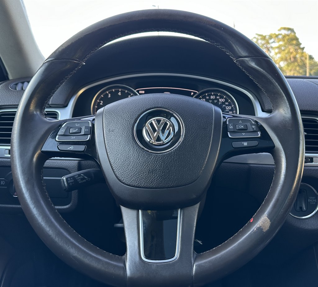 2012 Volkswagen Touareg VR6 Sport photo