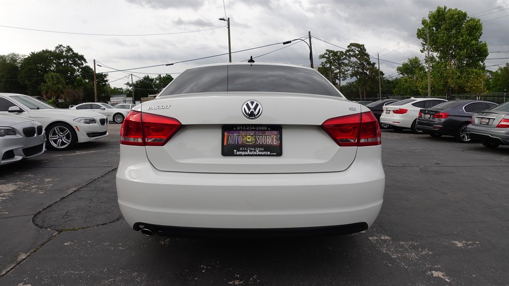 2013 Volkswagen Passat SE photo