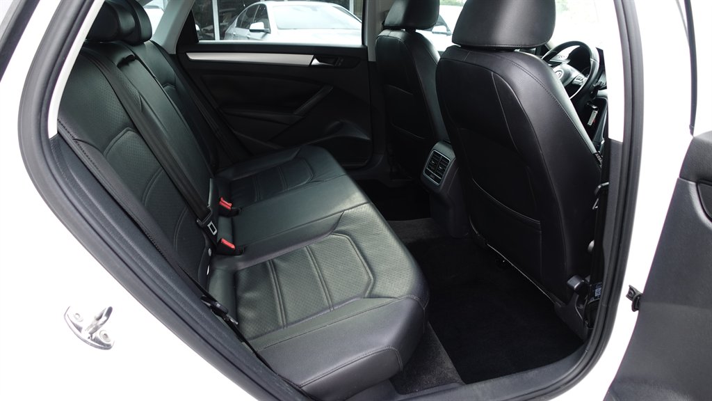 2013 Volkswagen Passat SE photo