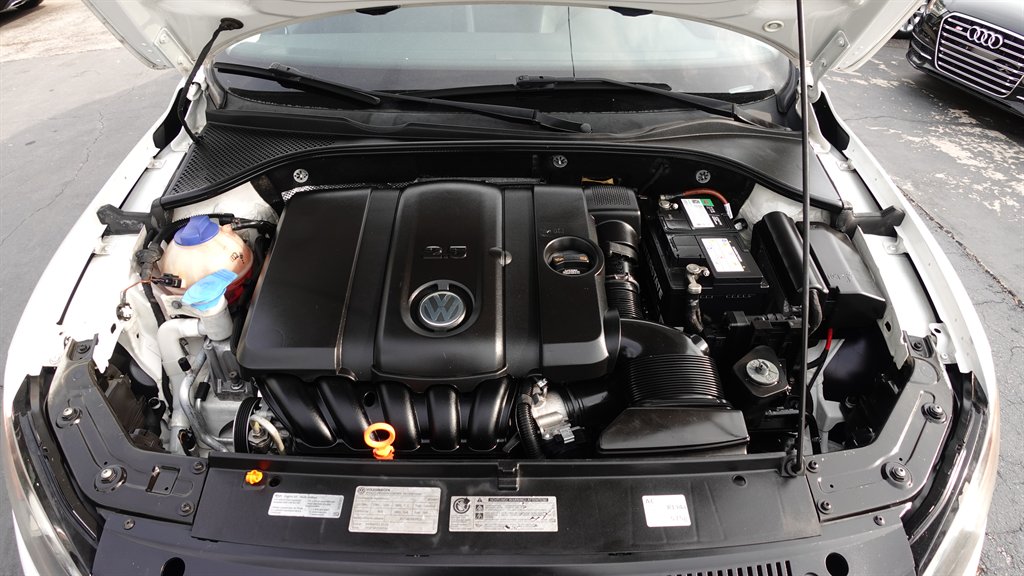 2013 Volkswagen Passat SE photo