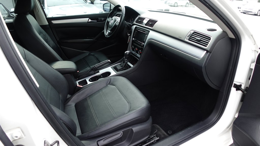2013 Volkswagen Passat SE photo