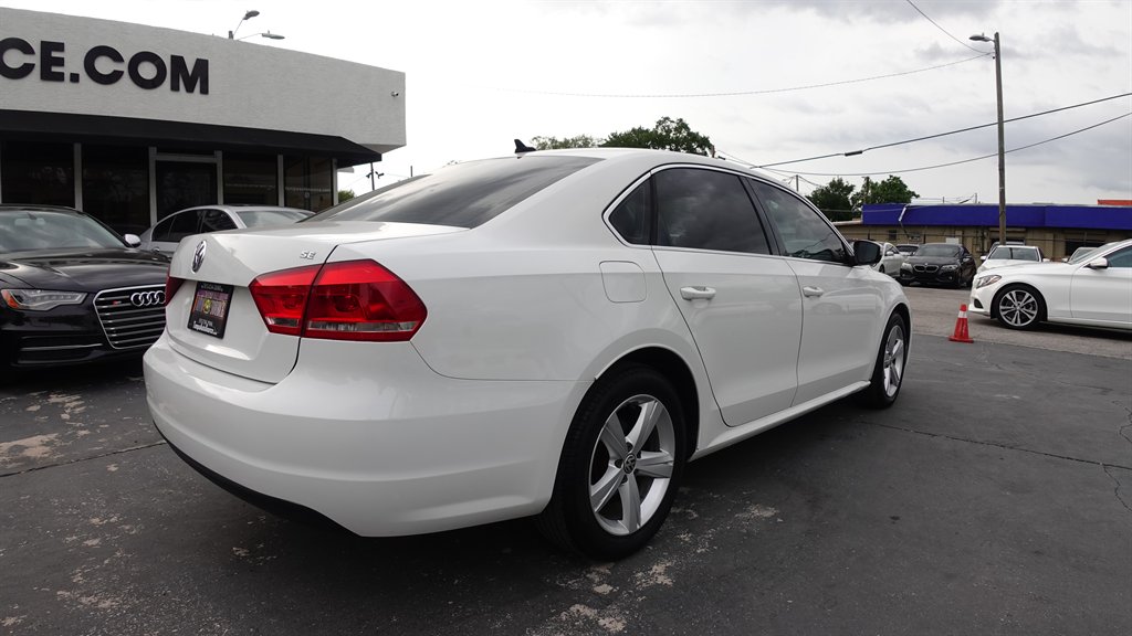 2013 Volkswagen Passat SE photo