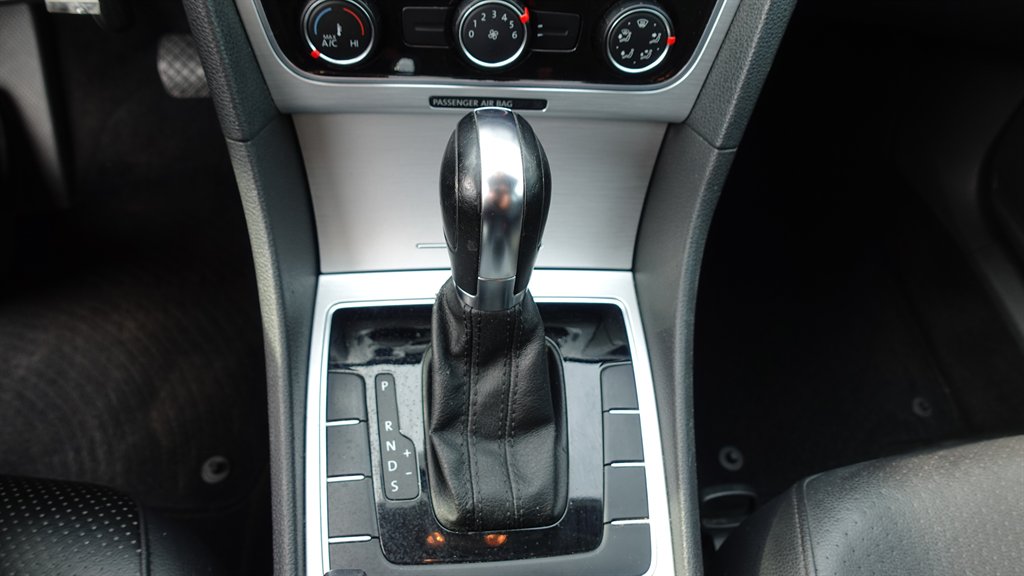 2013 Volkswagen Passat SE photo