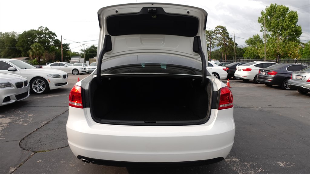 2013 Volkswagen Passat SE photo