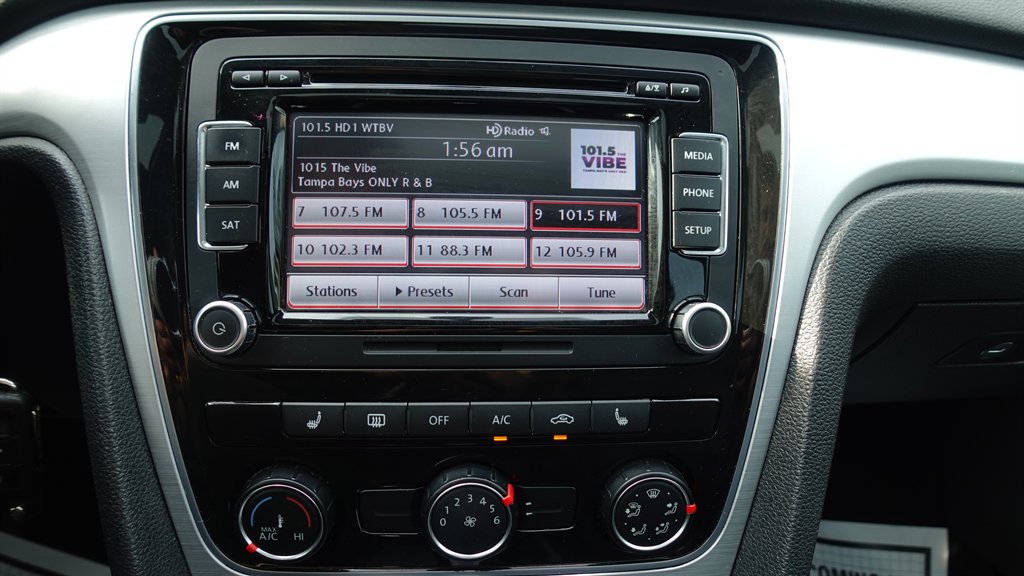 2013 Volkswagen Passat SE photo