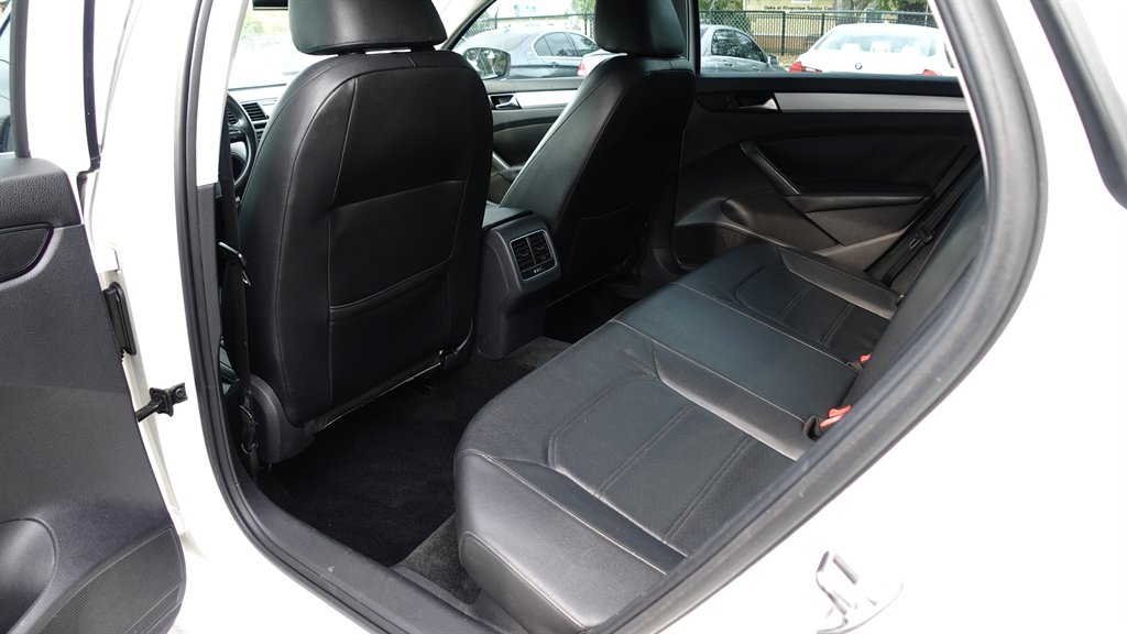 2013 Volkswagen Passat SE photo