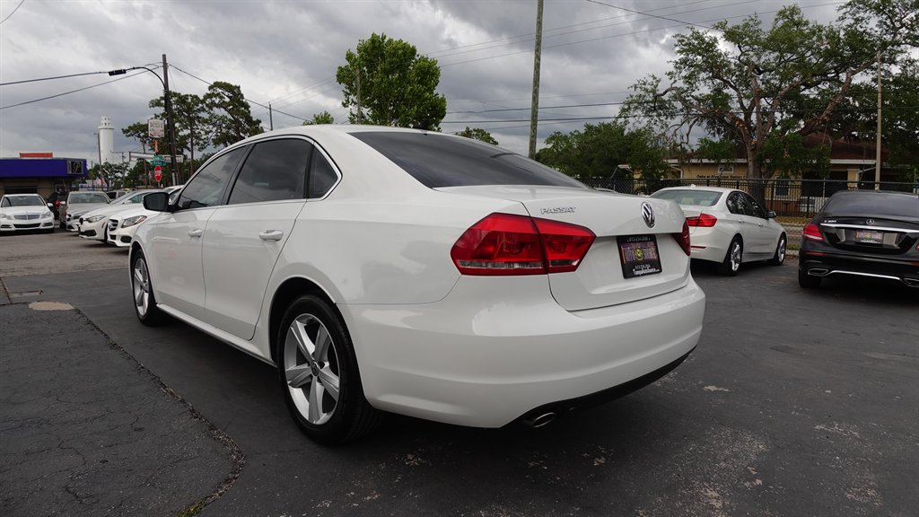 2013 Volkswagen Passat SE photo