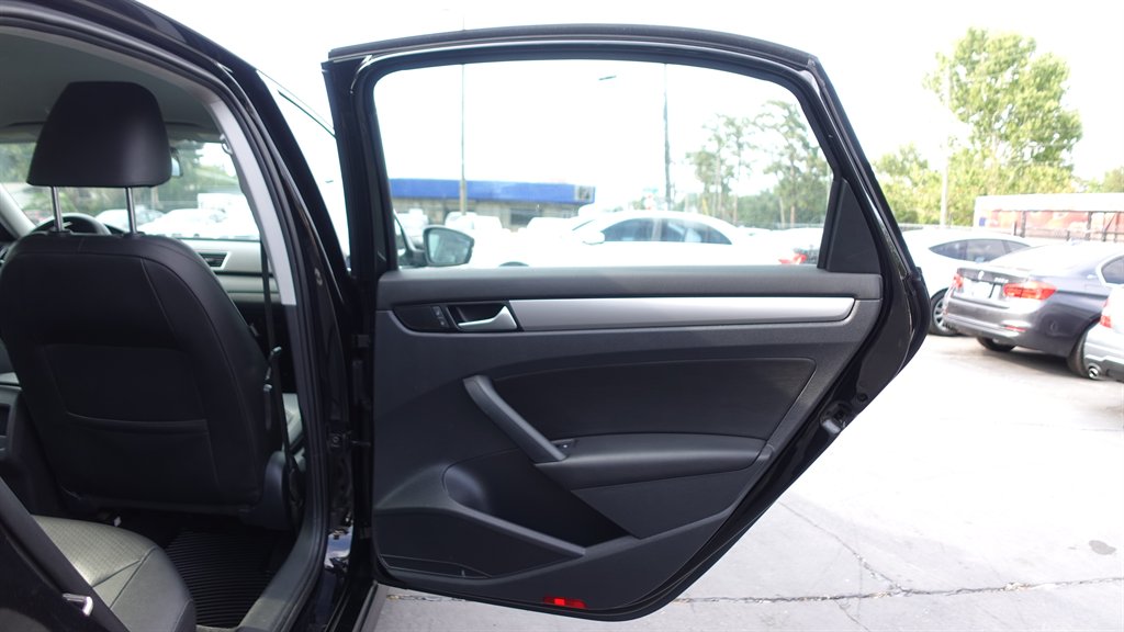 2015 Volkswagen Passat S photo