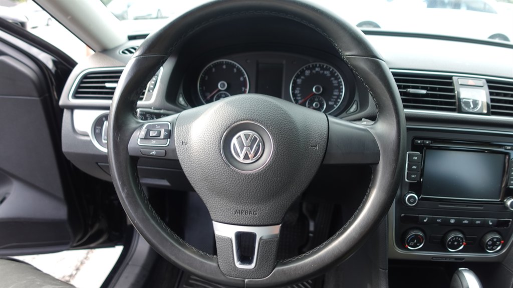 2015 Volkswagen Passat S photo