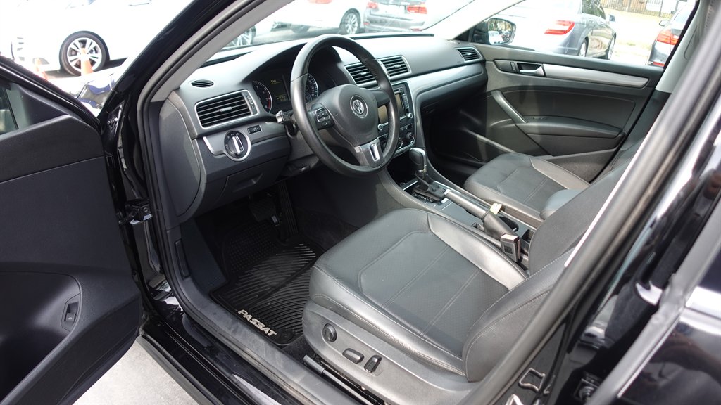2015 Volkswagen Passat S photo