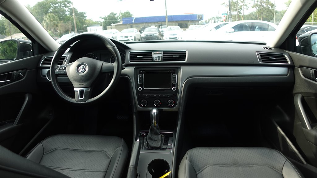 2015 Volkswagen Passat S photo