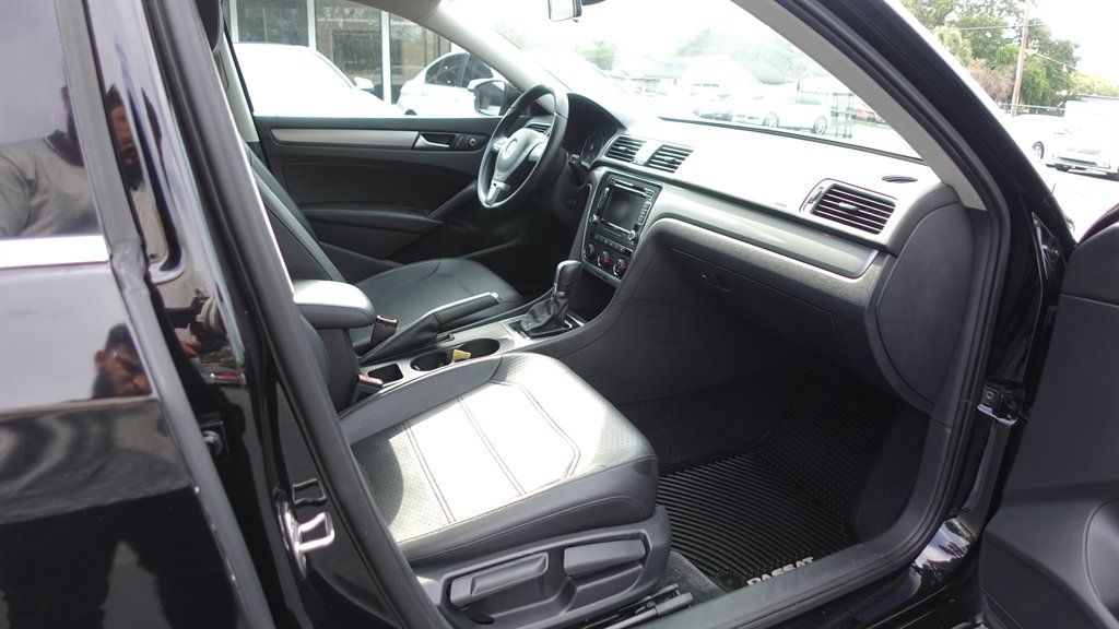2015 Volkswagen Passat S photo