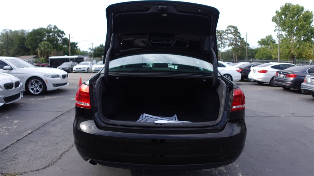 2015 Volkswagen Passat S photo