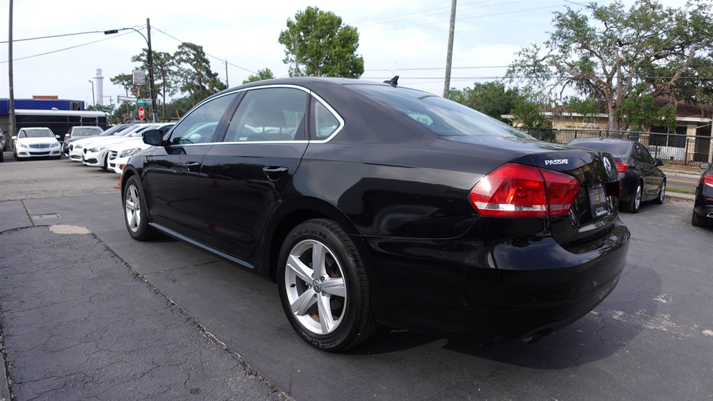 2015 Volkswagen Passat S photo
