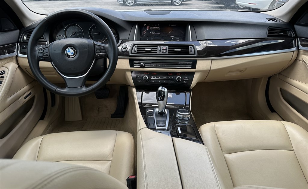 2015 BMW 5-Series 528i photo