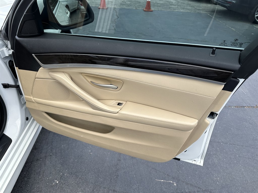 2015 BMW 5-Series 528i photo