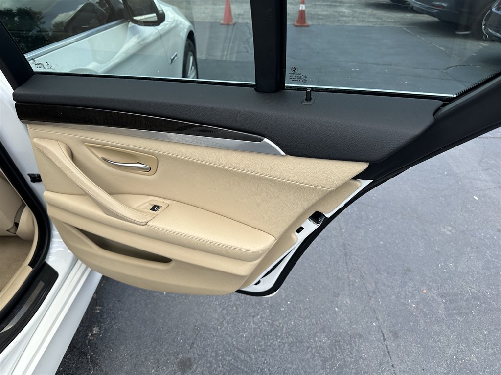 2015 BMW 5-Series 528i photo