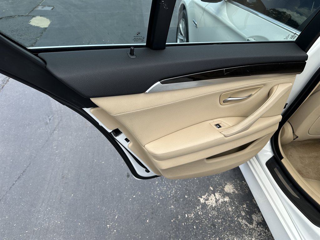 2015 BMW 5-Series 528i photo