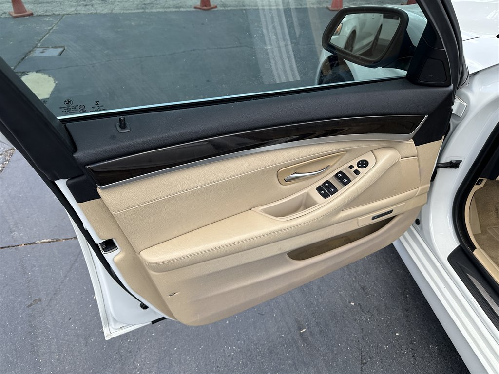 2015 BMW 5-Series 528i photo