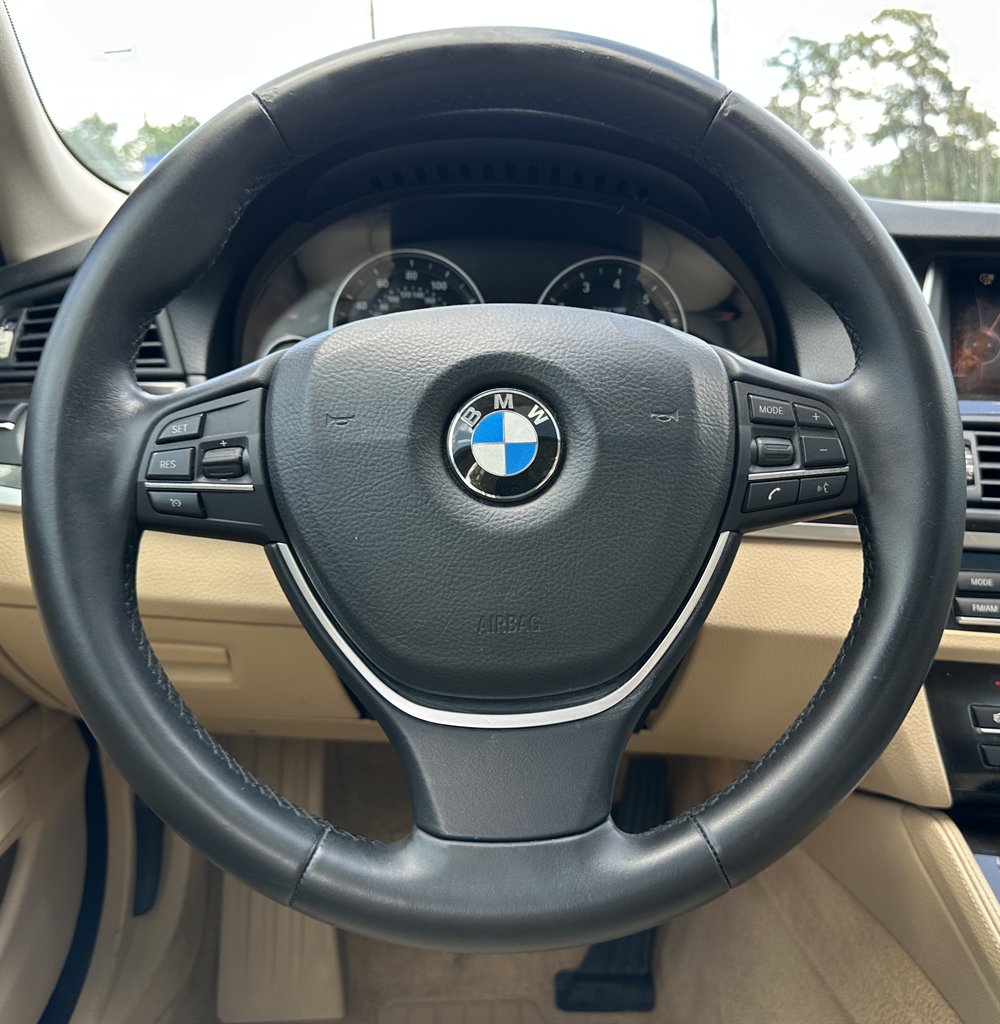 2015 BMW 5-Series 528i photo