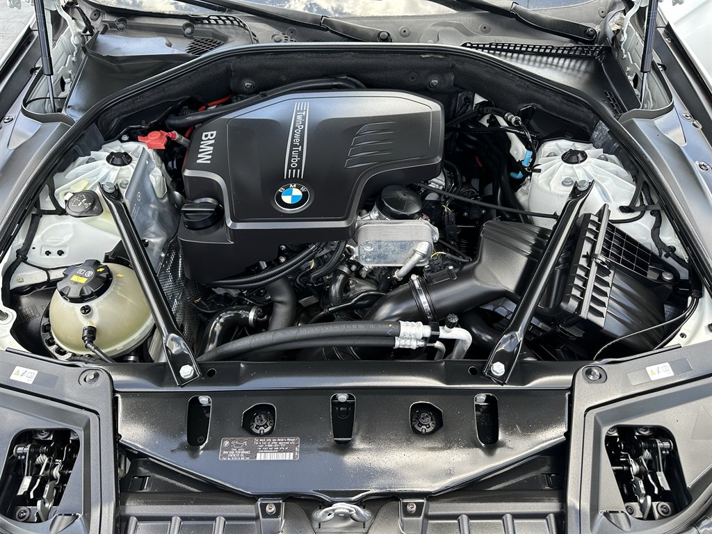 2015 BMW 5-Series 528i photo