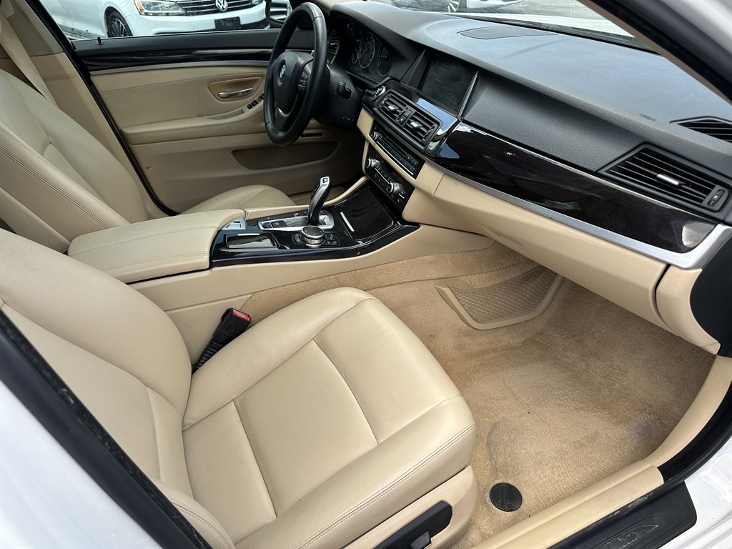 2015 BMW 5-Series 528i photo