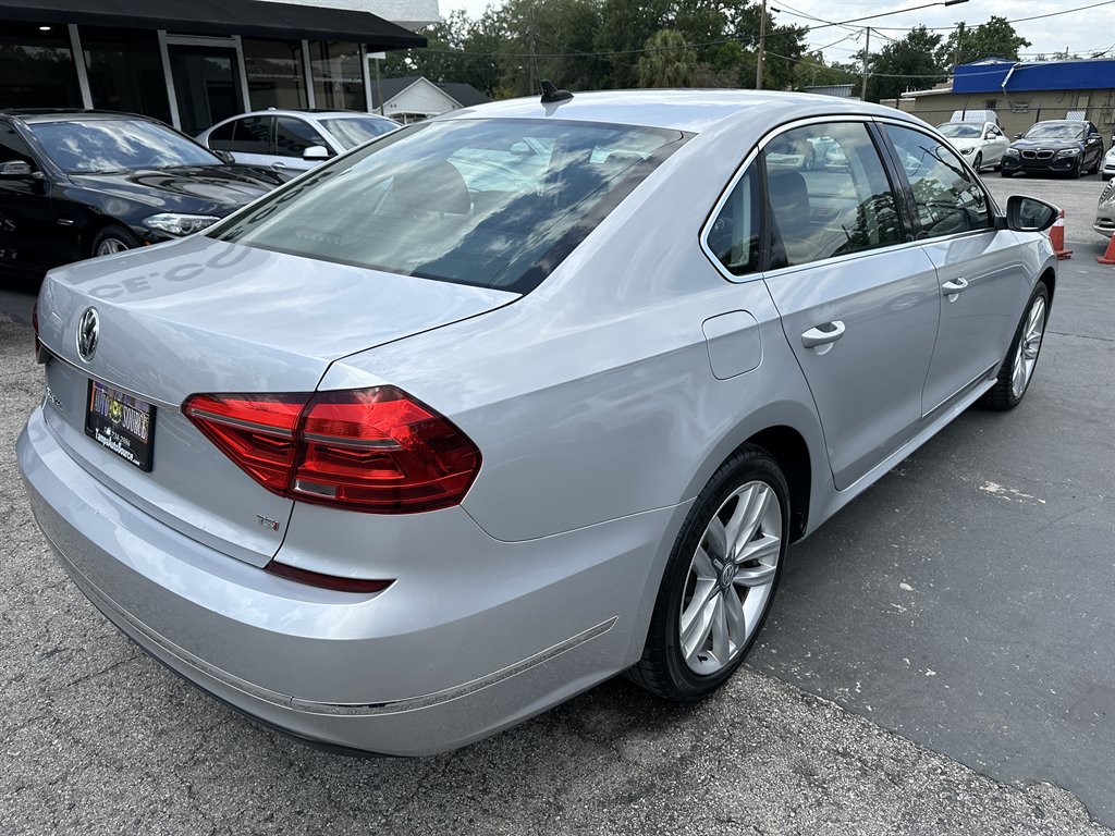 2016 Volkswagen Passat SEL Premium photo