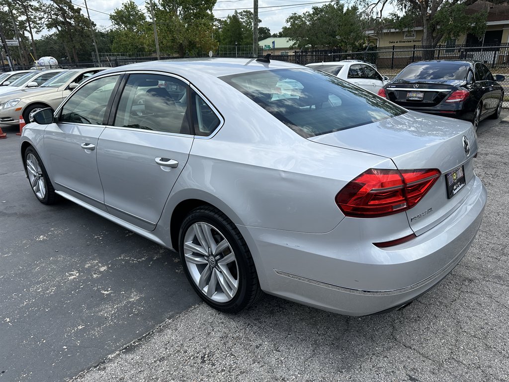 2016 Volkswagen Passat SEL Premium photo