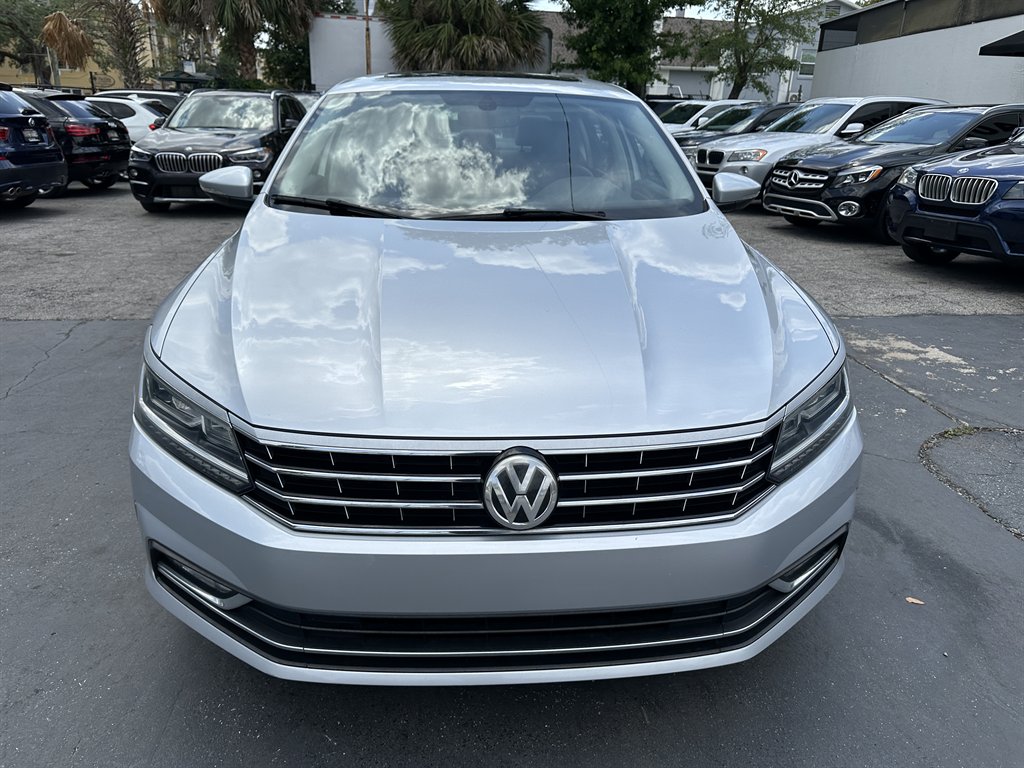 2016 Volkswagen Passat SEL Premium photo