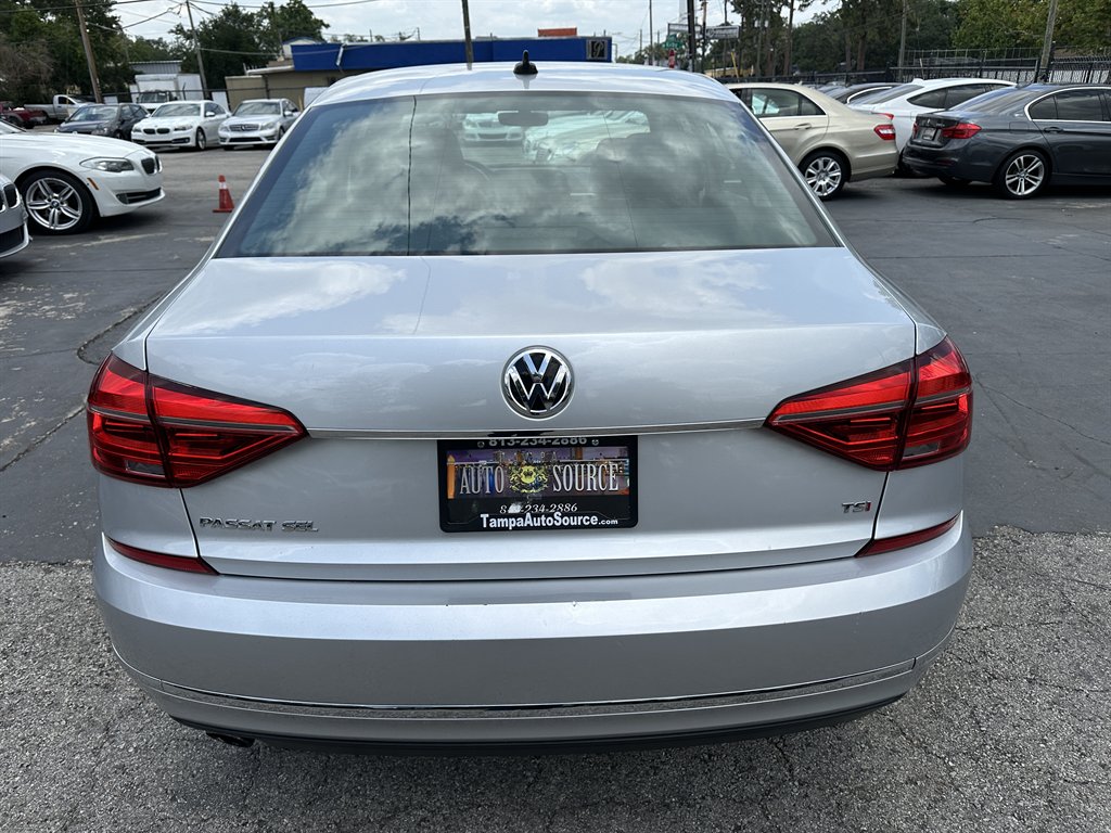 2016 Volkswagen Passat SEL Premium photo