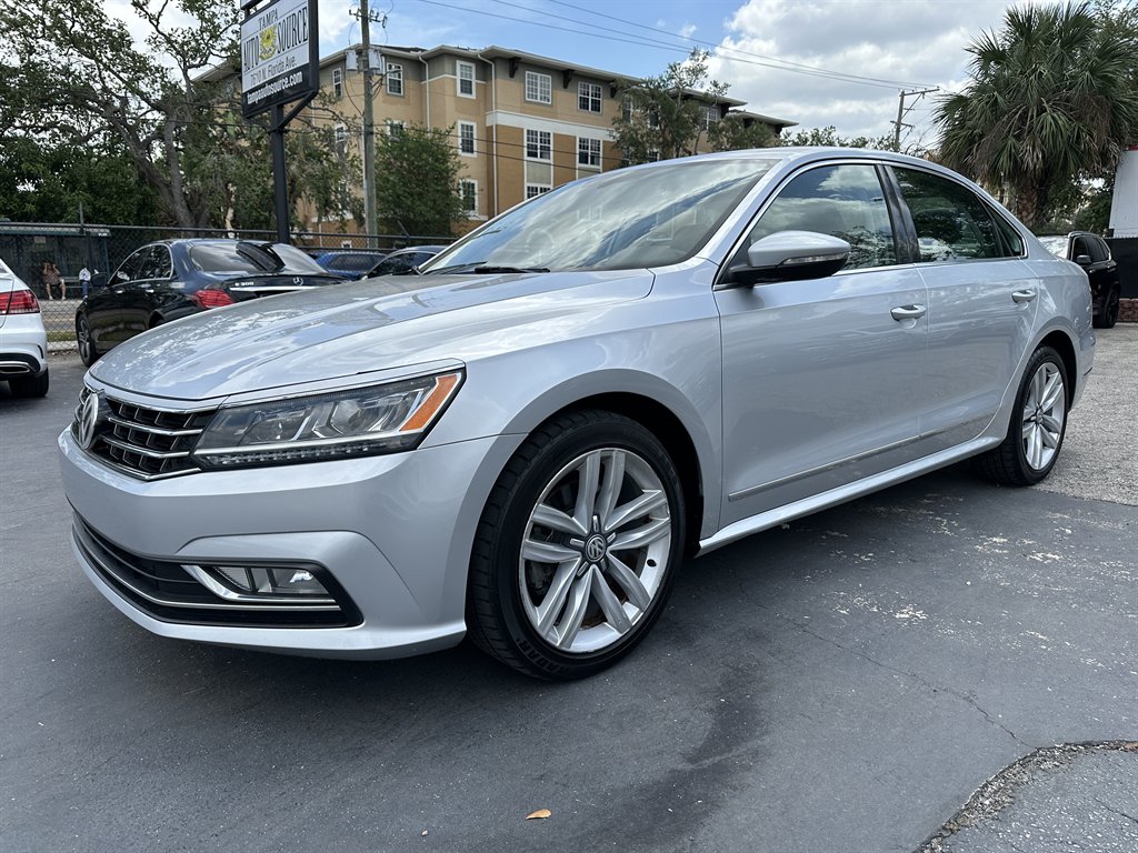 2016 Volkswagen Passat SEL Premium photo