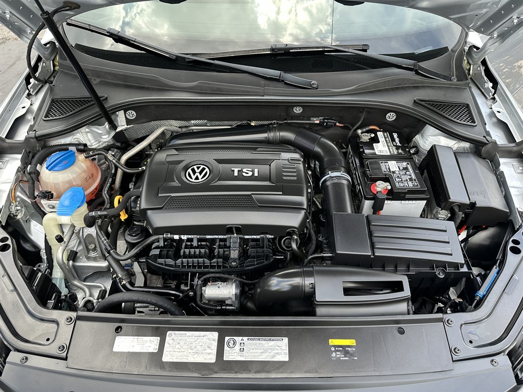 2016 Volkswagen Passat SEL Premium photo
