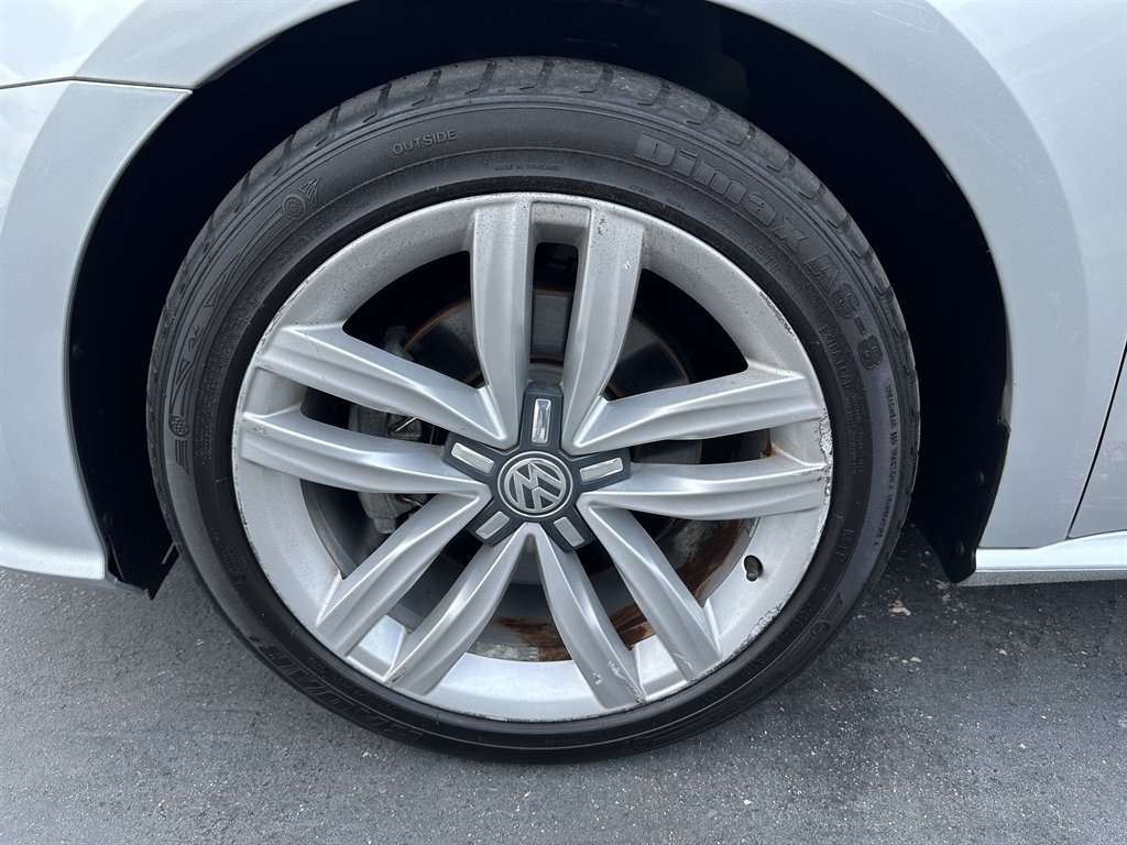 2016 Volkswagen Passat SEL Premium photo